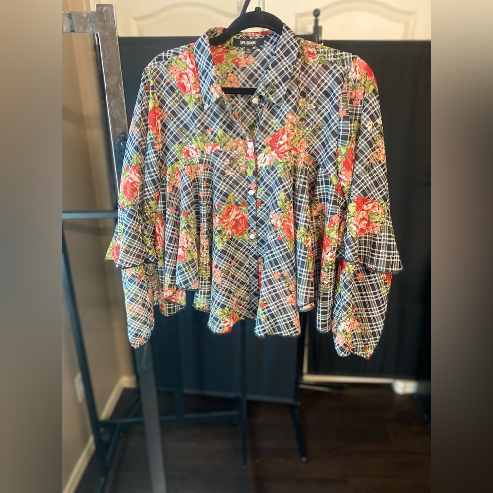 Floral ruffle sleeve top